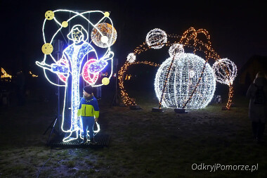 Lumina Park - Mikołaj Kopernik i układ planetarny - park iluminacji w Pruszczu Gdańskim