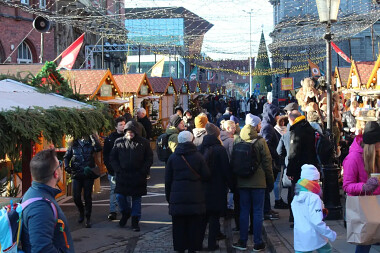 Jarmark Bożonarodzeniowy 2024 w Gdańsku - pełen zwiedzających