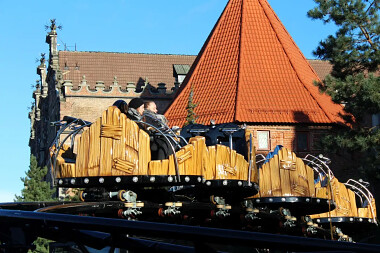 Jarmark Bożonarodzeniowy 2024 w Gdańsku - spinning roller coaster - wirujące beczki