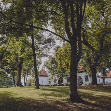 Biały Dwór na Powiślu - piękne, romantyczne miejsce na Powiślu