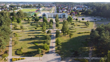 Nadraduńskie Centrum Turystyki i Rekreacji w Stężycy - park rekreacyjny i Urząd Gminy