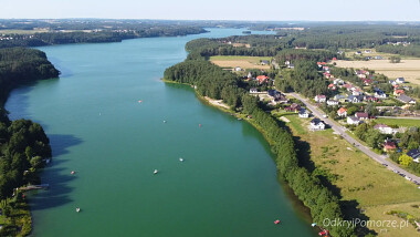 Jezioro Raduńskie Górne - piękne miejsce na wakacje na Kaszubach, w pomorskim