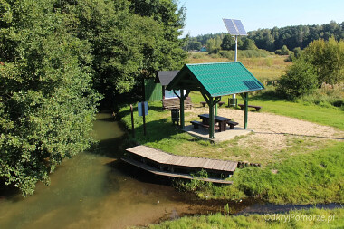 Sulęczyno - przystań kajakowa nad rzeką Słupią w pobliżu urzędu gminy