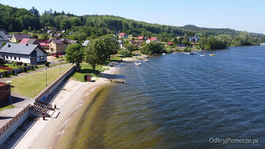 Nadole - plaża nad Jeziorem Żarnowieckim - strzeżona w sezonie