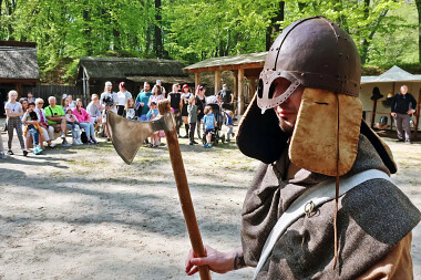 Grodzisko Sopot majówka na Grodzisku - pokazy rekonstruktorów - mat. prasowe