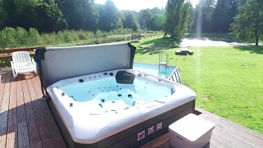 Mana Village Barłomino - domek do wynajęcia z jacuzzi na Kaszubach