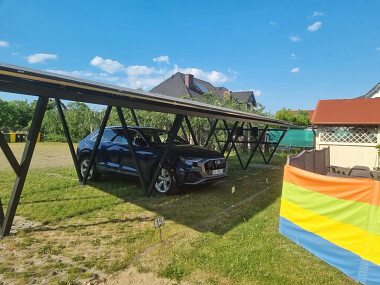 Dworek Łeba - ogrodzona posesja i parking