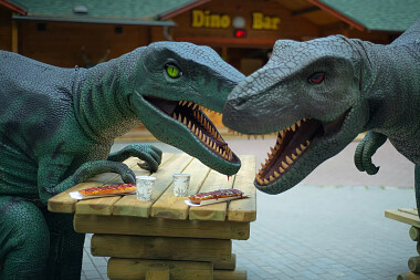 Dino Park Malbork - w Malborku, na szczęście, dinozaury polują na pyszne zapiekanki, a nie na gości. Warto to wykorzystać bo w naturze było inaczej ...