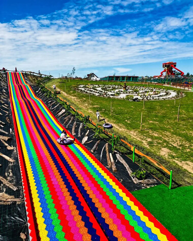 Czarogrody - park rozrywki w Celbowie na Kaszubach  - zjeżdżalnia