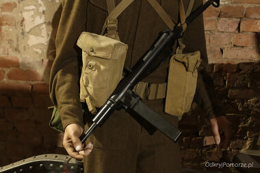 Brytyjski pistolet maszynowy Sten wzorowany na MP-40 - Muzeum Pancerne w Kłaninie