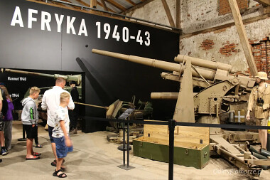 Muzeum Pancerne w Kłaninie - słynna niemiecka armata przeciwlotnicza  8,8 cm Flak 18 używana też jako przeciwpancerna -