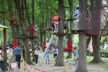 Alfa Park Władysławowo - park linowy nad morzem - liczne trasy pozwalają każdemu znaleźć dla siebie odpowiednią atrakcję