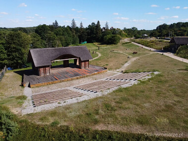 Grodzisko Owidz - amfiteatr nad Wieżycą - miejsce koncertów Festiwalu Mitologii Słowiańskiej