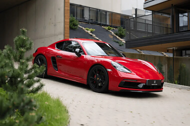 Porsche Cayman GTS - Golden Lynx Cars