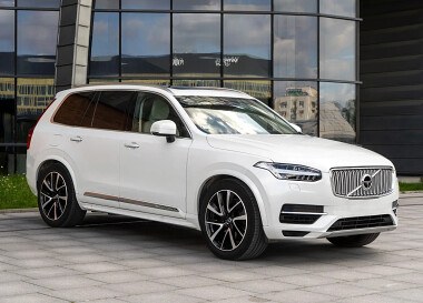 Volvo XC90 T8 - Golden Lynx Cars