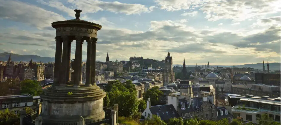 Jesienne kierunki z Gdańska – tanie loty z Pomorza, które zabiorą Cię do europejskich perełek