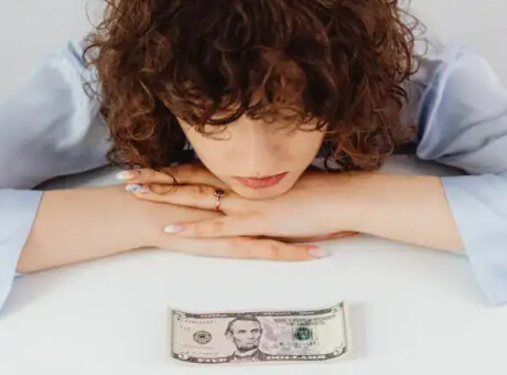 Chcesz nauczyć się oszczędzać? Poznaj te 7 wskazówek! Art. sponsorowany