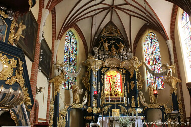 Wnętrze zabytkowego kościoła w Piasecznie - jedna z najpiękniejszych atrakcji sakralnych na Kociewiu