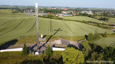 Kociewie - widok na Górę Jana Pawła II z krzyżem oraz na miasto Peplin