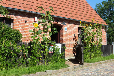 Swołowo - w tym domu, niegdyś należącym do miejscowego kowala, mieści się muzealna wystawa stała pod tytułem „Effatha (tłum. z aramejskiego - otwórz się) - ludowe rytuały lecznicze na Pomorzu”