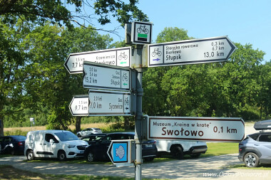 Swołowo - duży parking przy Muzeum Kultury Ludowej Pomorza