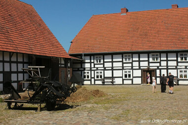 Swołowo - dziedziniec Zagrody Albrechta