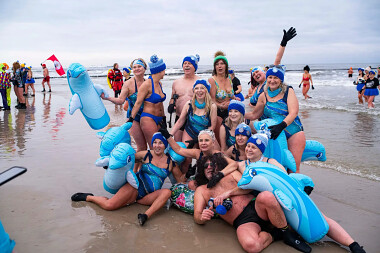 Morsowanie nad morzem w ramach Wielkiej Integracji Morsów - fot. Pomorze Ustka Resort