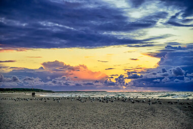 Zimowy wieczór w Ustce na plaży - fot. Hotel Lubicz 4* Wellness & SPA
