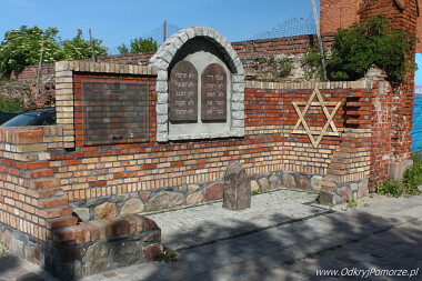 Gniew - miejsce pamięci po zburzonej w 1939 roku synagodze