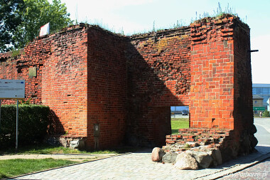 Gniew - ruiny danych murów miejskich