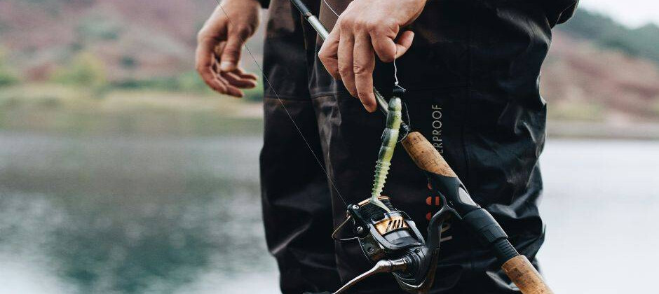 Wędkowanie na Pomorzu – jak przygotować się na dłuższe zasiadki nad wodą