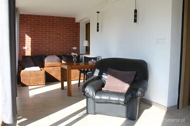 Mieszkanie wakacyjne Kaszubskie Zacisze w Zaworach - przeszklona weranda wypoczynkowa z widokiem na ogród