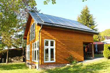 Domek do wynajęcia na Kaszubach blisko jeziora z prywatną plażą pomostem i łódką oraz jachtem