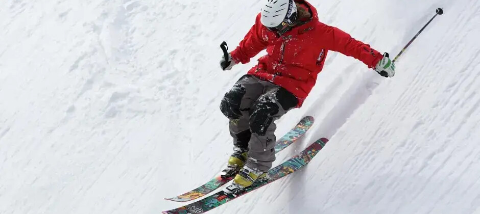 Ubezpieczenie turystyczne z rozszerzeniem na sporty wysokiego ryzyka – jak wybrać najlepszą ochronę?