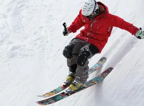 Ubezpieczenie turystyczne z rozszerzeniem na sporty wysokiego ryzyka – jak wybrać najlepszą ochronę?