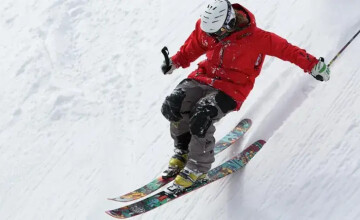 Ubezpieczenie turystyczne z rozszerzeniem na sporty wysokiego ryzyka – jak wybrać najlepszą ochronę?