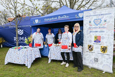 Jarmark Wielkanocny w Rumi - stoisko Gospodyń z Łężyc - fot. UM Rumia (11)