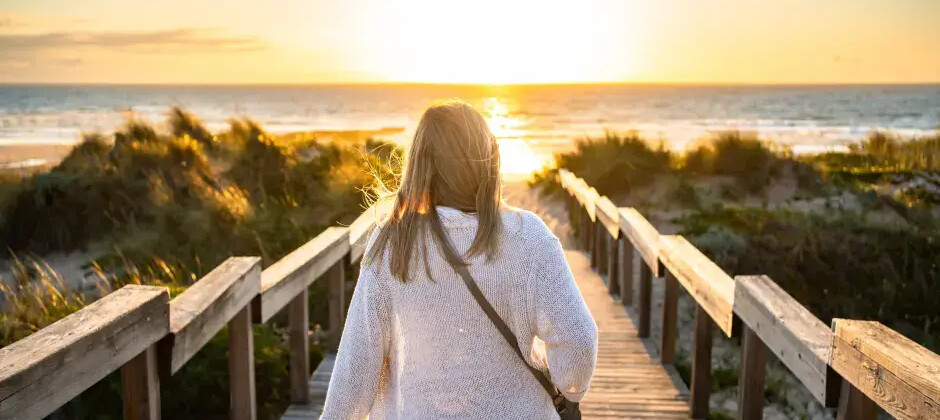 Wiosenne spacery nad morzem a ochrona skóry - czy filtr UV jest potrzebny poza latem?