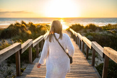Wiosenne spacery nad morzem a ochrona skóry - czy filtr UV jest potrzebny także poza latem?