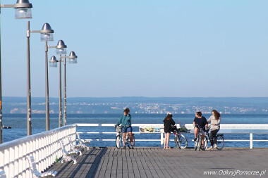 Wiosenne spacery nad morzem - czy trzeba zadbać o skórę przed promieniowaniem UV