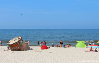 Sasino - plaża Stilo - widoczna betonowa podstawa dawnego buczka mgłowego