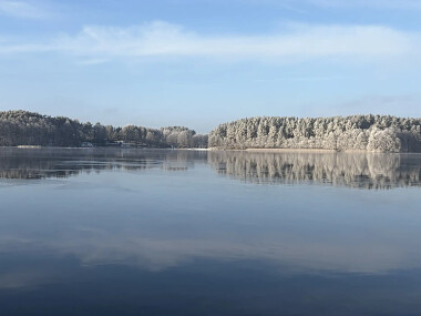 Zima na Jeziorem Wdzydze - zapraszamy do Largo Lake Resort w Borsku
