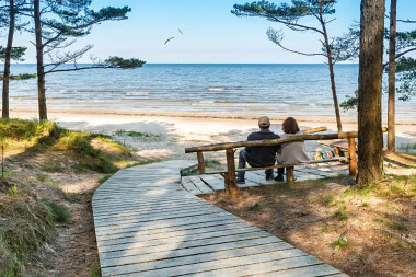 Romantyczny weekend we dwoje w nadmorskiej miejscowości Darłówko - fot. Adobe Express