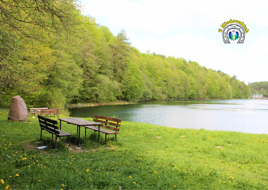 Miejsce na piknik nad Jeziorem Zamkowisko - blisko Pierszczewa - fot. Agroturystyka U MIodowskich