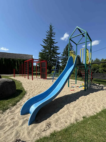 Dom do wynajęcia - Aktywnie na Kaszubach - Delowo - plac zabaw dla dzieci