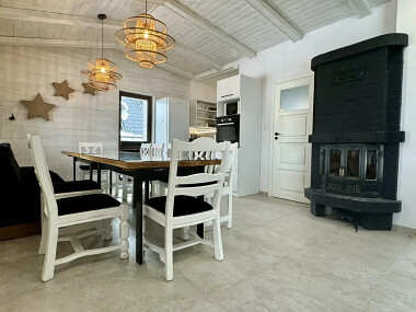 Dom całoroczny do wynajęcia - Aktywnie na Kaszubach - Delowo - salon z kominkiem