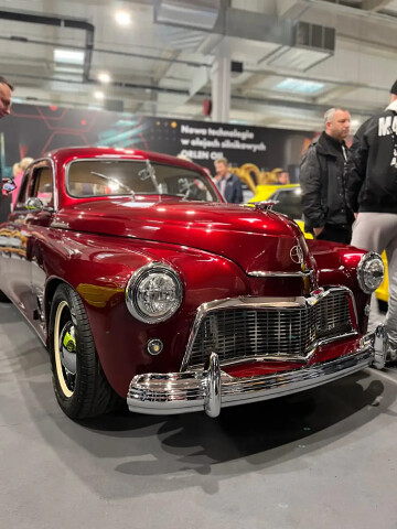 Warszawa M20 Sport Coupe - fot. FB GrzegorzDudaOfficial - takie cuda tworzy Grzegorz Duda, która zawita do Ustki w ramach FALI MOCY