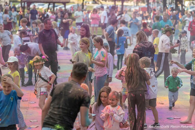 Festiwal Kolorów w Wieliu - Wielewska Noc Świętojańska nad Jeziorem Wielewskim - fot. FotoGrafik Marcin Piekarski