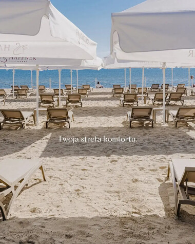 Wakacje nad morzem i komfortowy wypoczynek na plaży w Sopocie - wydzielona strefa plażowa Hotelu Haffner