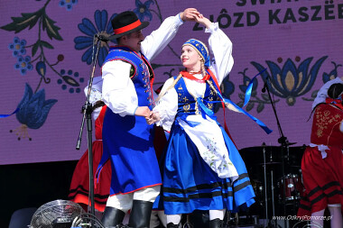 Światowy Zjazd Kaszubów w Gdyni - Zespól Przodkowianie  podczas występu
